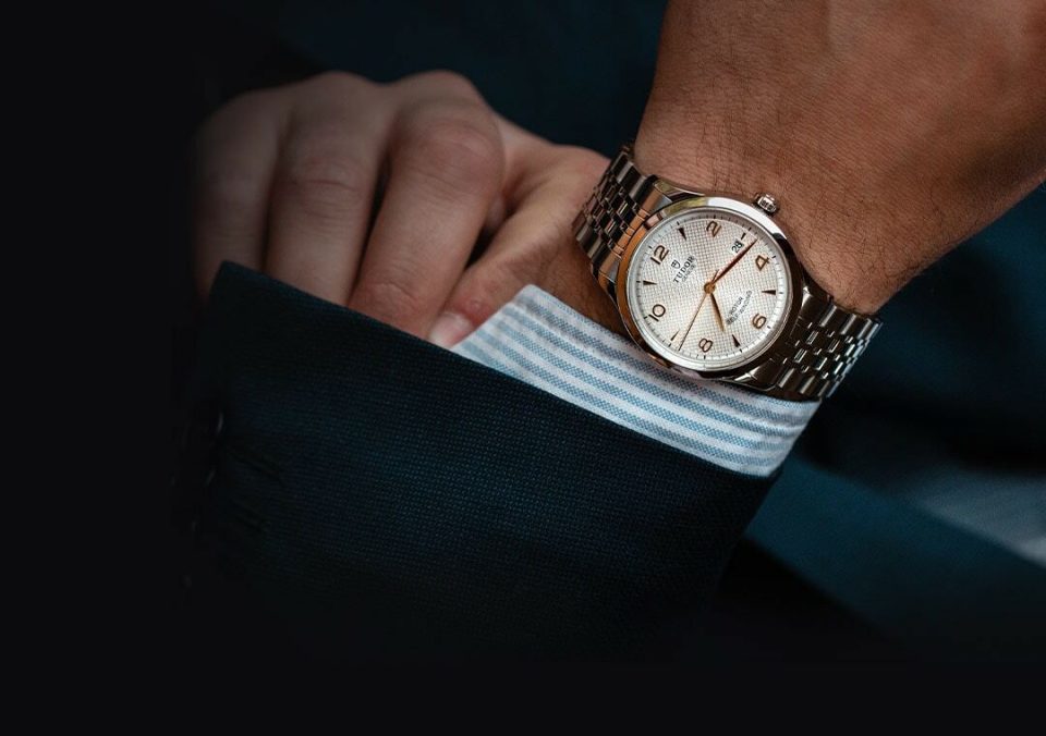 Tudor 1926 push 02 dekstop