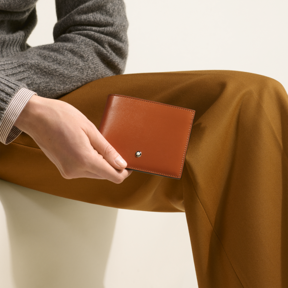 MB198806 In Use 2160p