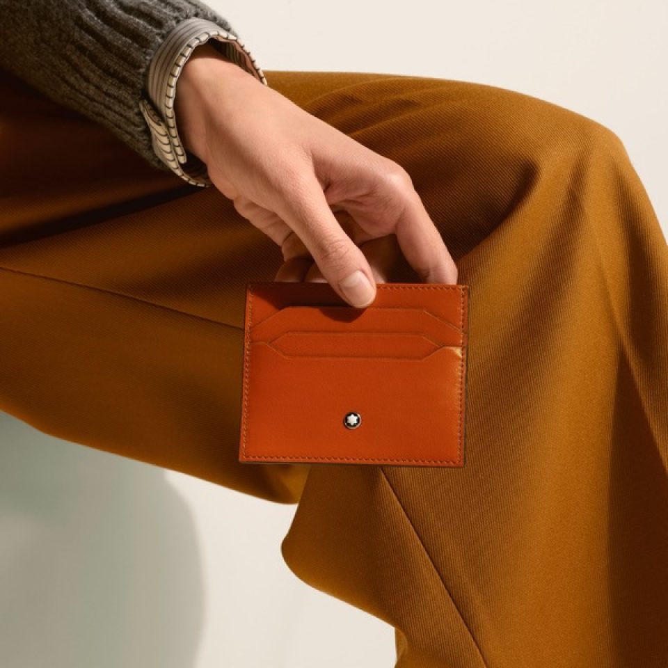 MB198810 In Use 2160p