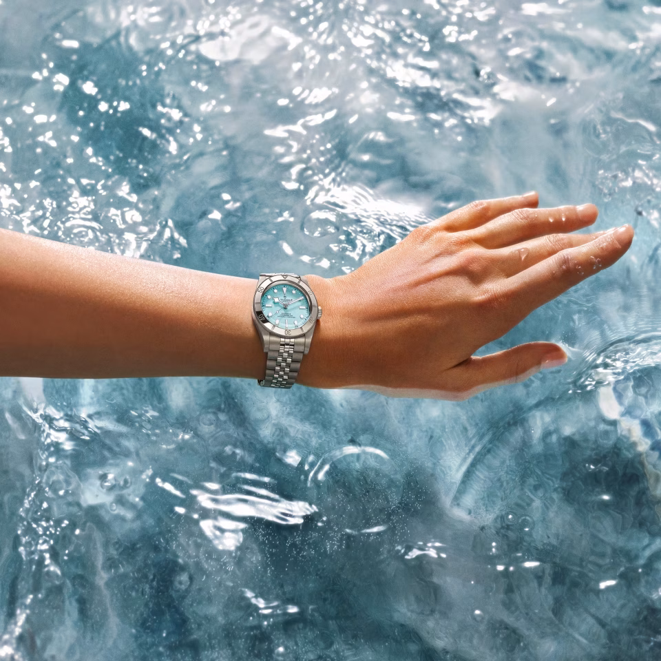 Tudorwatch black bay 54 lagoon blue gallery 01