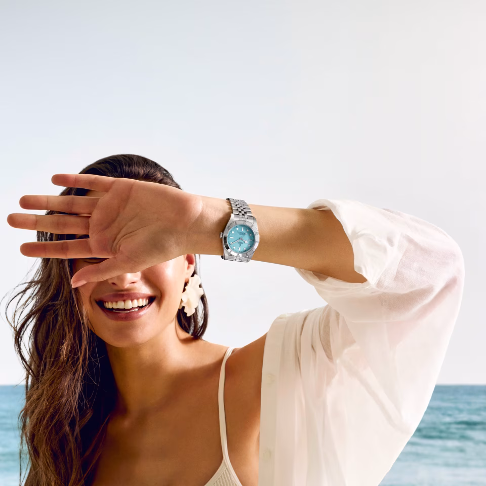 Tudorwatch black bay 54 lagoon blue gallery 08