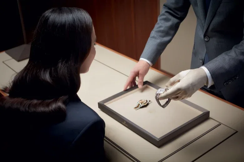 Rolex message cover portrait